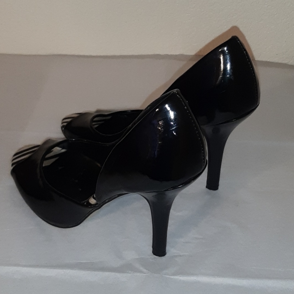 Worn peeptoe pumps, size 7